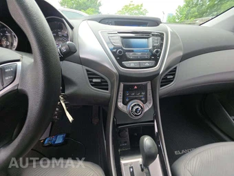 2013 Hyundai Elantra GLS Sedan – miniatura 10