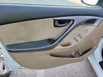 2013 Hyundai Elantra GLS Sedan – miniatura 9