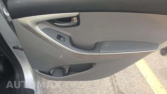 2013 Hyundai Elantra GLS Sedan – miniatura 27