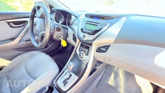 2013 Hyundai Elantra GLS Sedan - miniatura 24