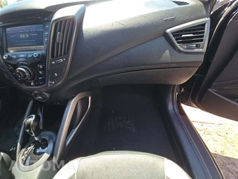 2013 Hyundai Veloster Turbo w/Black Interior – miniatura 16