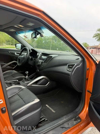 2013 Hyundai Veloster Turbo w/Black Interior - miniatura 16