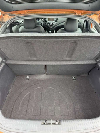 2013 Hyundai Veloster Turbo w/Black Interior - miniatura 3