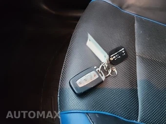2013 Hyundai Veloster Turbo w/Blue Interior – miniatura 34