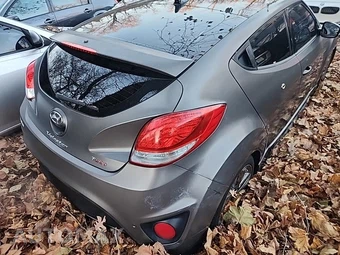 2013 Hyundai Veloster Turbo w/Blue Interior – miniatura 4