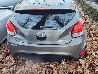 2013 Hyundai Veloster Turbo w/Blue Interior – miniatura 5