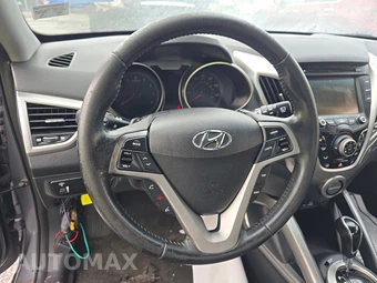 2013 Hyundai Veloster w/Black Interior – miniatura 10