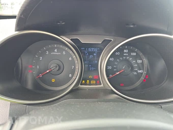 2013 Hyundai Veloster w/Black Interior – miniatura 12