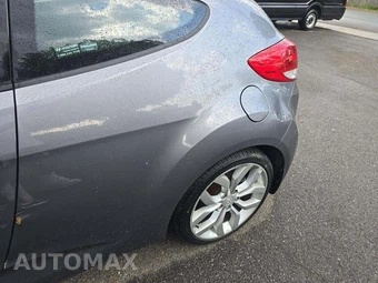 2013 Hyundai Veloster w/Black Interior – miniatura 25