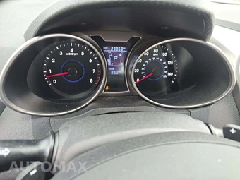2013 Hyundai Veloster w/Black Interior – miniatura 9