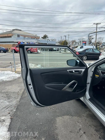 2013 Hyundai Veloster w/Black Interior - miniatura 11