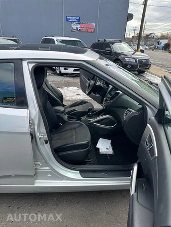 2013 Hyundai Veloster w/Black Interior - miniatura 8