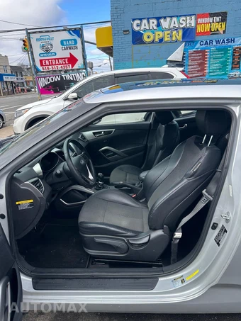 2013 Hyundai Veloster w/Black Interior - miniatura 9