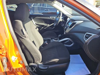 2013 Hyundai Veloster w/Black Interior – miniatura 8