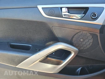 2013 Hyundai Veloster w/Black Interior – miniatura 9