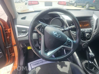 2013 Hyundai Veloster w/Black Interior – miniatura 10