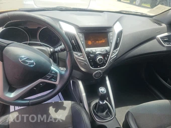 2013 Hyundai Veloster w/Black Interior – miniatura 11