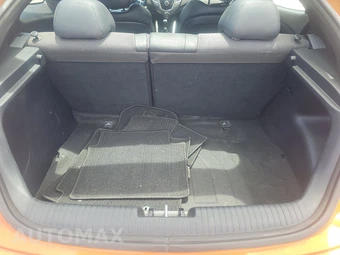 2013 Hyundai Veloster w/Black Interior – miniatura 16