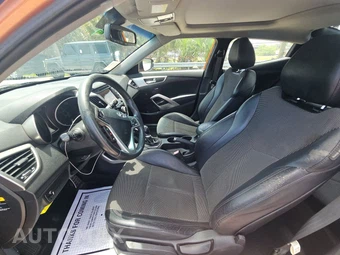 2013 Hyundai Veloster w/Black Interior – miniatura 7