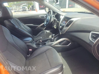 2013 Hyundai Veloster w/Black Interior – miniatura 8