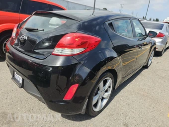 2013 Hyundai Veloster w/Gray Interior – miniatura 4