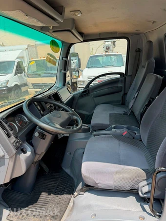 2013 Isuzu NPR Base – miniatura 6