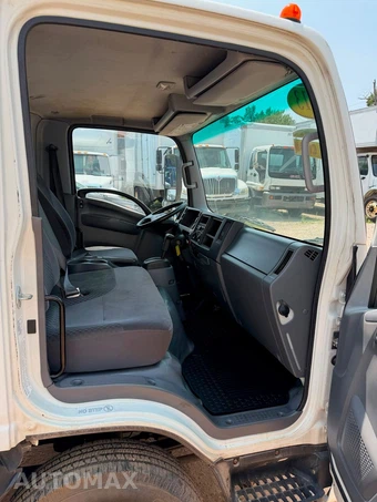2013 Isuzu NPR Base – miniatura 8