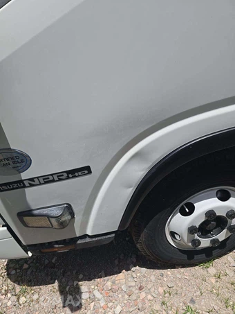 2013 Isuzu NPR HD Base Low Tilt – miniatura 19