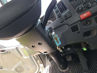 2013 Isuzu NPR HD Base Low Tilt – miniatura 8