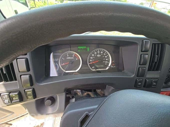 2013 Isuzu NPR HD Base Low Tilt – miniatura 9