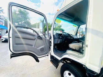 2013 Isuzu NPR – miniatura 18