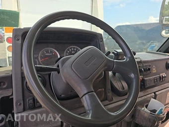 2013 Isuzu Reach – miniatura 11