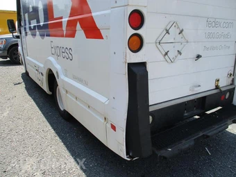 2013 Isuzu Reach – miniatura 20