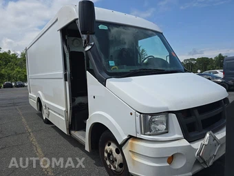 2013 Isuzu Reach – miniatura 3