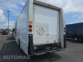 2013 Isuzu Reach – miniatura 6