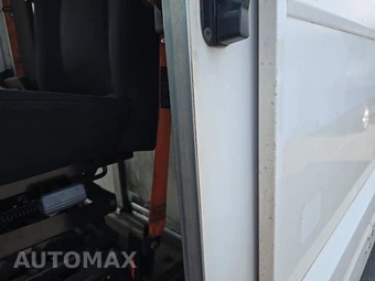 2013 Isuzu Reach – miniatura 9