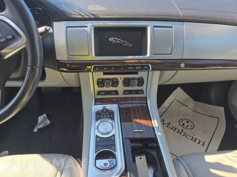 2013 Jaguar XF - miniatura 11