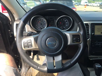 2013 Jeep Grand Cherokee Laredo - miniatura 10