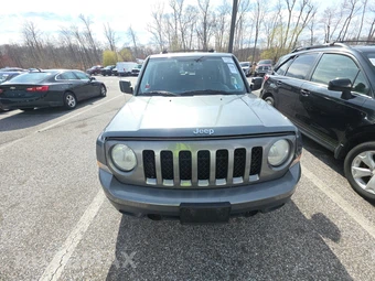 2013 Jeep Patriot Latitude – miniatura 2