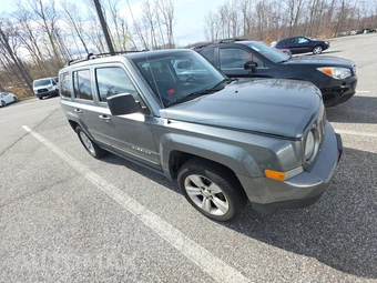 2013 Jeep Patriot Latitude – miniatura 3