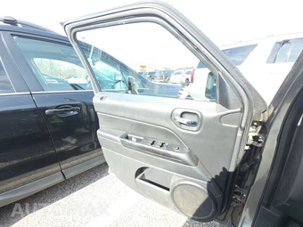 2013 Jeep Patriot Latitude – miniatura 9