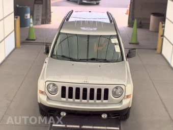 2013 Jeep Patriot Latitude - miniatura 2