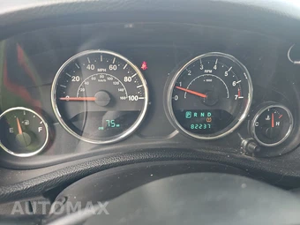 2013 Jeep Wrangler Sahara – miniatura 12