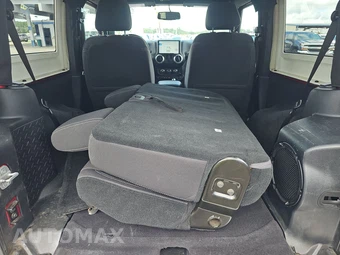 2013 Jeep Wrangler Sahara – miniatura 16