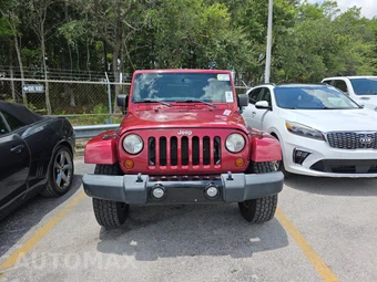 2013 Jeep Wrangler Sahara – miniatura 2