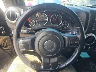 2013 Jeep Wrangler Sahara - miniatura 10