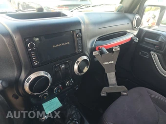 2013 Jeep Wrangler Sahara - miniatura 11