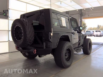 2013 Jeep Wrangler Sahara - miniatura 4