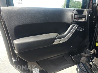 2013 Jeep Wrangler Sahara - miniatura 9