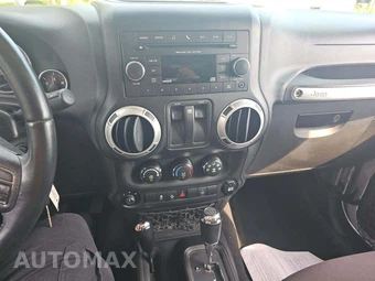 2013 Jeep Wrangler Sahara - miniatura 7